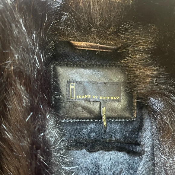 Jeans by Buffalo Women's Vest Black Faux Leather and Faux Fur Size Small - Picture 3 of 7
